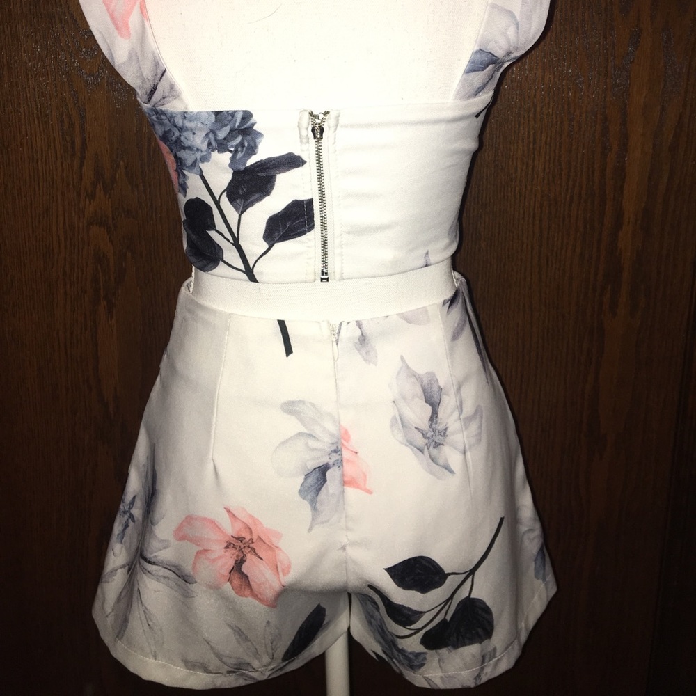Two Piece Set. - Picture 4 of 7